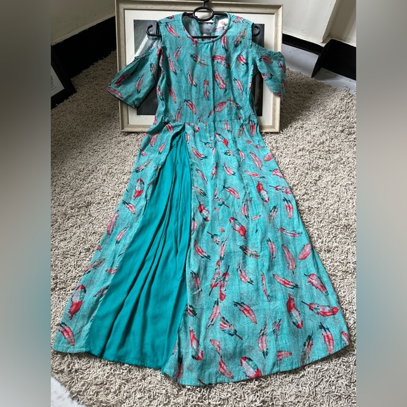 Dresses & Skirts - Long Kurti with pleated detail and shoulder cut out